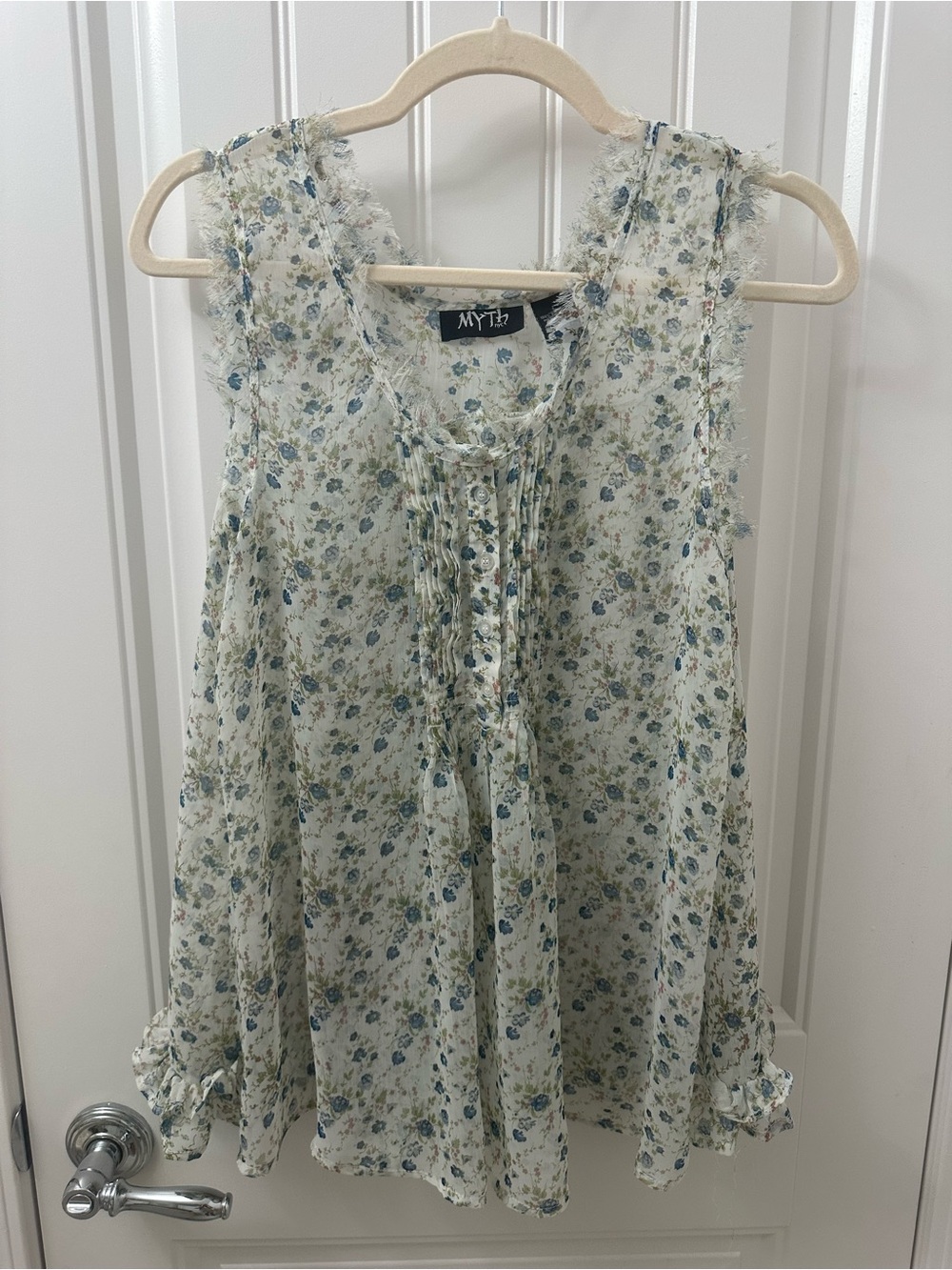 Myth Sleeveless Floral Tunic Top